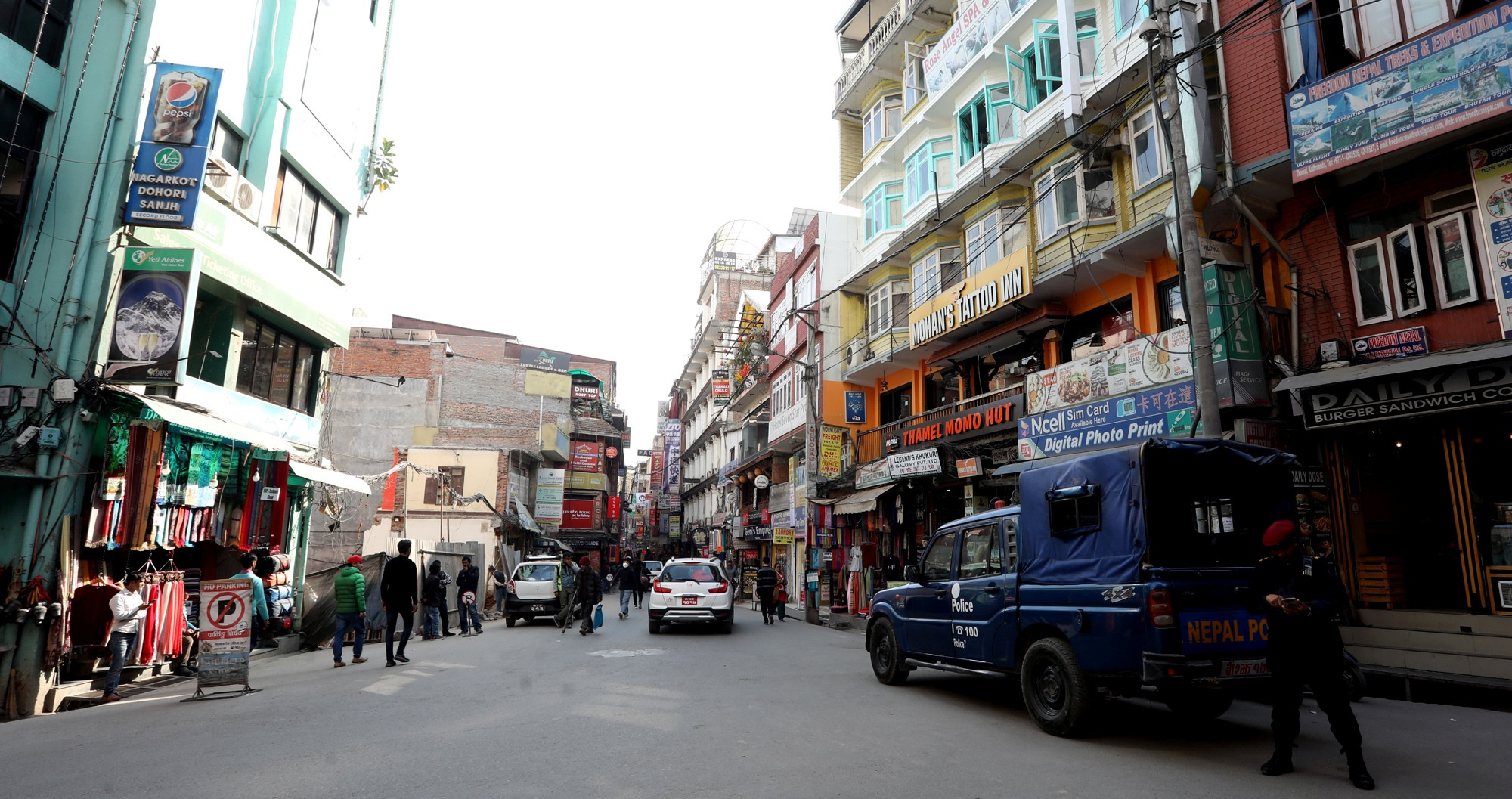 गेम खेलेर दिन बिताउँदै न्यूरोड–ठमेलका व्यापारी