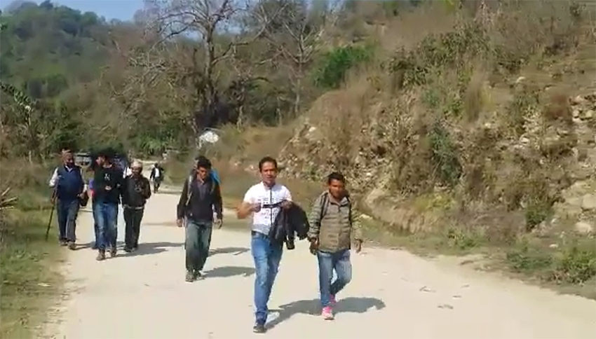 बन्दाबन्दीमा घर पुग्न ६० घण्टा पैदल