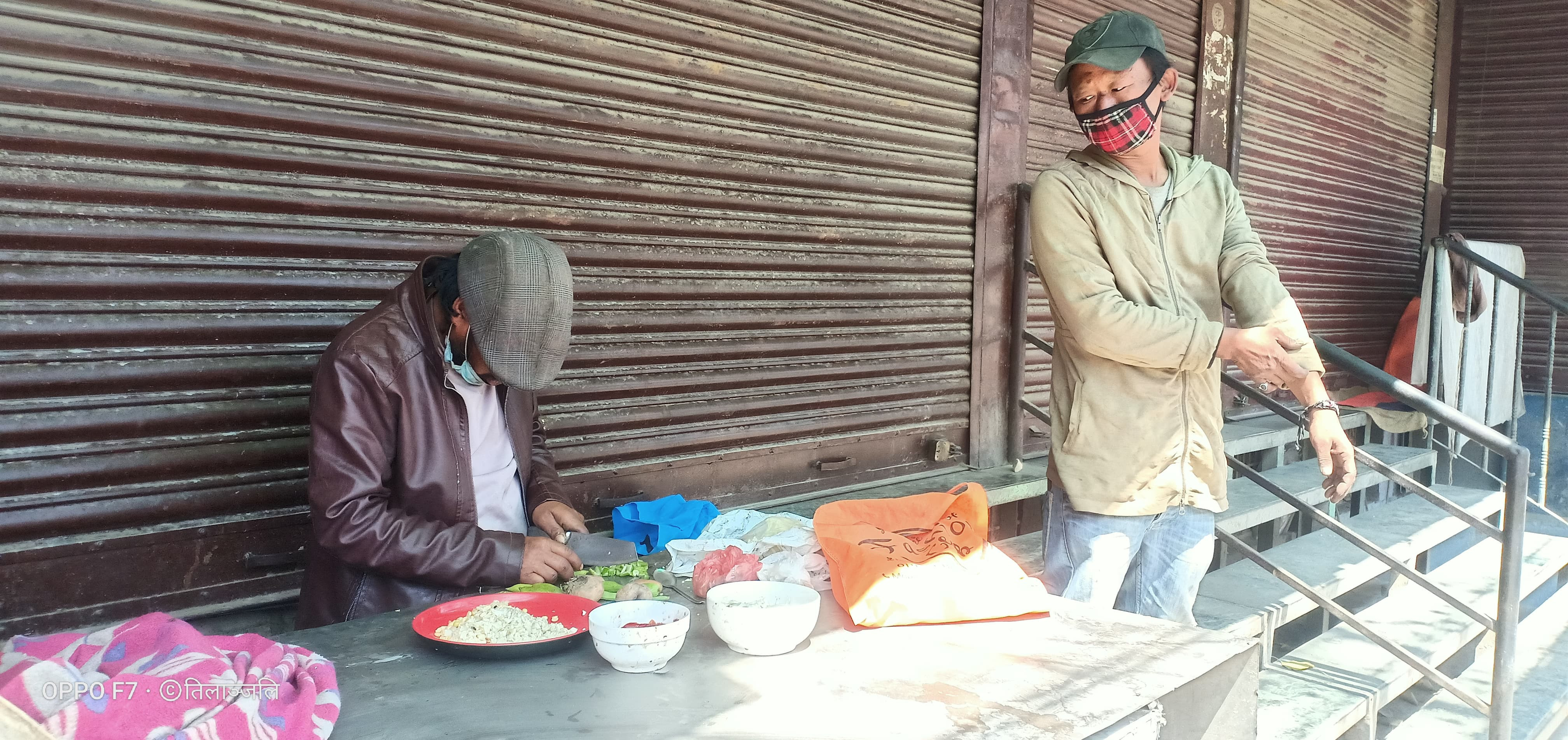 छाक टार्नु कि लकडाउनलाई जोहो गर्नु