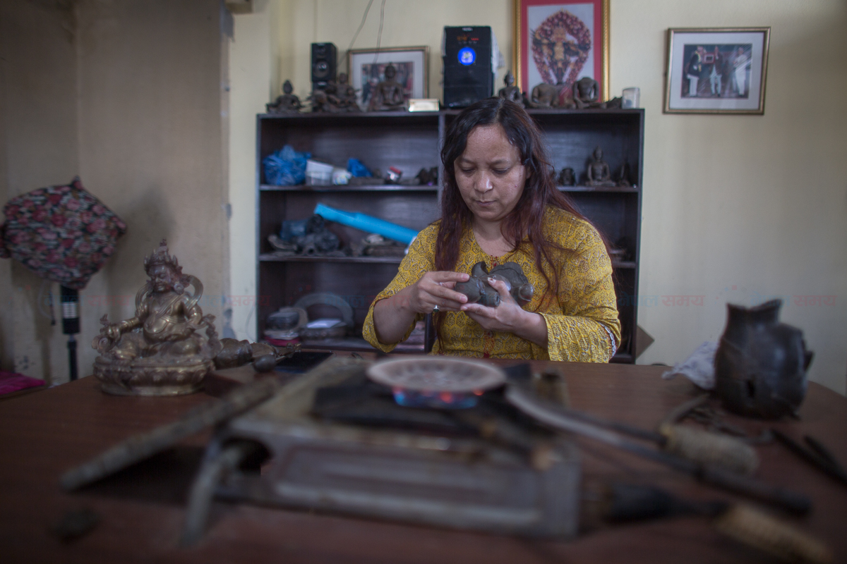 डाक्टर बन्न छाडेर मूर्तिकलामा चम्किएकी अञ्जु