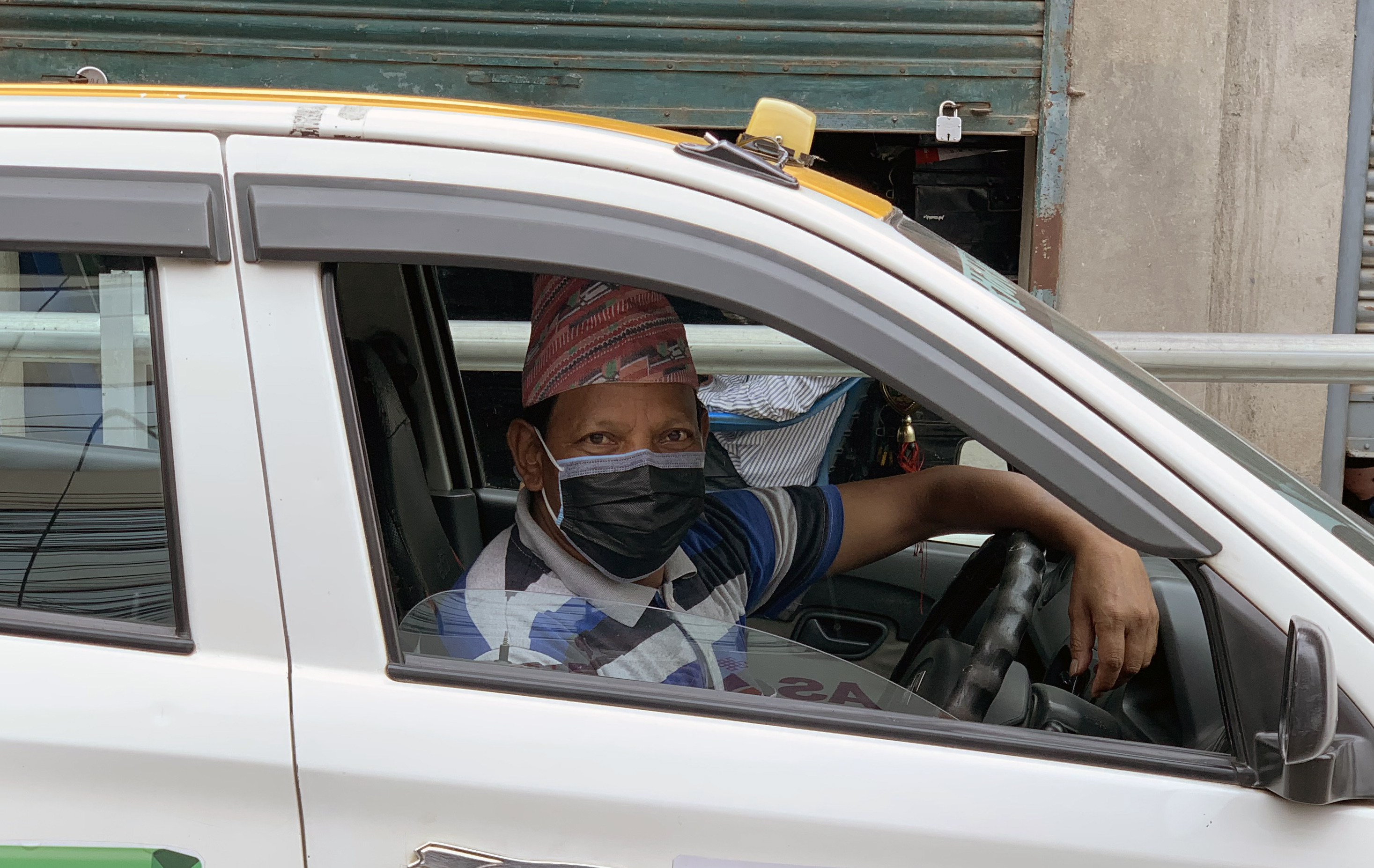 ट्याक्सी चालक बालकृष्णका दुःख, भन्छन्- म त भित्रभित्रै मरिरहेको छु