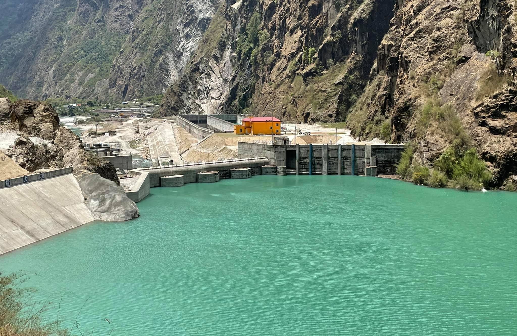 यस कारण विवादमा तानिन्छन् ठूला आयोजना