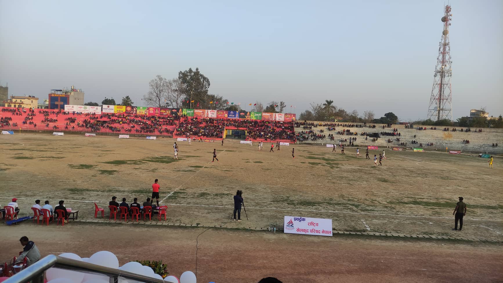 दर्शकले बाहिरबाट दिएको उत्साहसँगै मनाङले फर्कायो तीन मिनेटमा दुई गोल