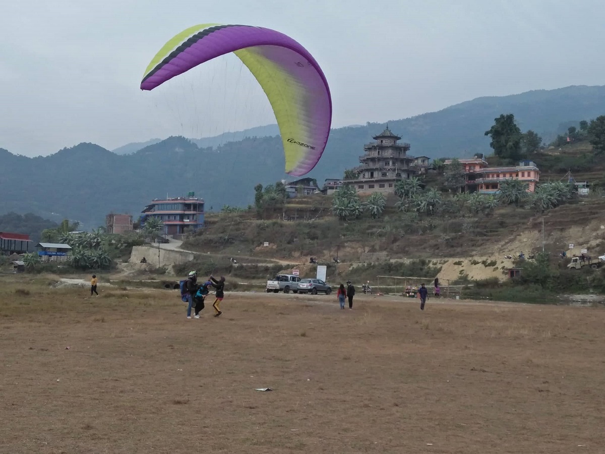 ६ स्वर्ण होल्ड गर्ने प्याराग्लाइडिङ अन्योलमा