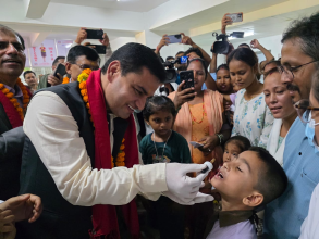 बालबालिकाको प्रतिरक्षा क्षमता बढाउन ‘स्वर्ण प्राशन’,  मन्त्री पौडेलले गरे राष्ट्रिय अभियान घोषणा