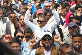 माइतीघरदेखि नयाँ बानेश्वरसम्म शिक्षकहरूको सिठ्ठी बजाए विरोध प्रदर्शन (तस्बिरसहित)