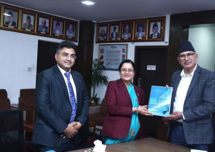 बजेट कालीन समीक्षा प्रतिवेदन अर्थ मन्त्रालयमा पेश