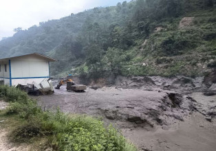 बाढीले बगाएको स्याफ्रुबेँसी-रसुवागढी सडक खण्ड सञ्चालन