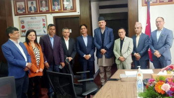 सेयर लगानीकर्ताको मनोबल उकास्न अर्थमन्त्री महतको पहल