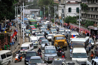 ‘इम्बोस्ड नम्बरप्लेट लगाउने निर्णय कार्यान्वयन गर्न सकिँदैन’