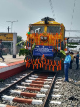 भारतको बथनाहबाट विराटनगरमा कार्गो रेल आउँदै 