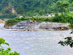 कालीगण्डकीबाट अवैध उत्खनन गरिएको बालुवा जफत,  नगरपालिकाले तिरायाे १५ लाख जरिवाना