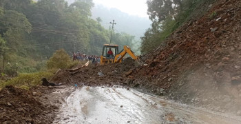बाढीपहिरोले दश राजमार्ग ठप्प, एक सय ५८ आंशिक सञ्चालनमा