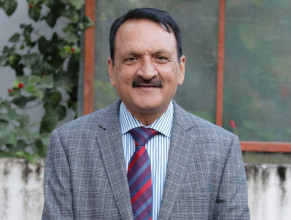 शिथिल अर्थतन्त्रको गह्रौं भारी डा. प्रकाशशरण महतलाई!