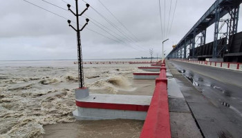 सप्तकोसीमा जल सतह बढ्यो, ५६ मध्ये ३८ ढोका खोलिए