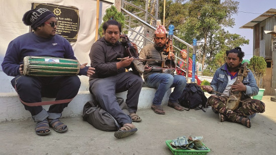 गन्धर्व समुदायका युवामा सारंगी मोह
