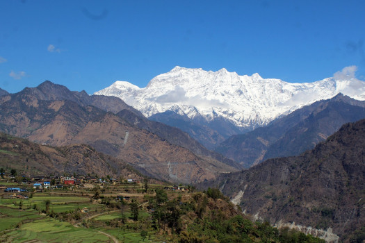 म्याग्दीको ताकमबाट देखिएको गुर्जा र चुरेन हिमाल