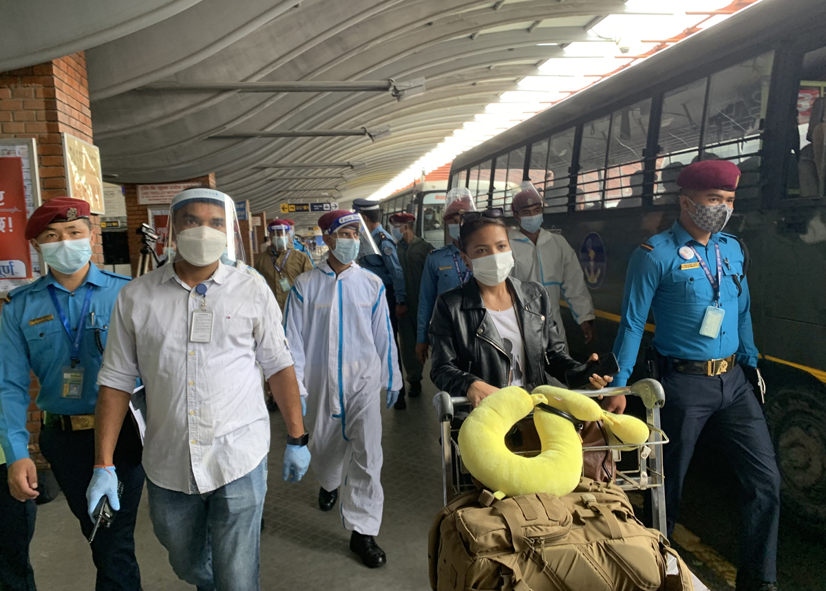 काबुलबाट फर्केका नेपाली भन्छन् – अफगानीहरु नर्कको जीवन बाँचेका छन्