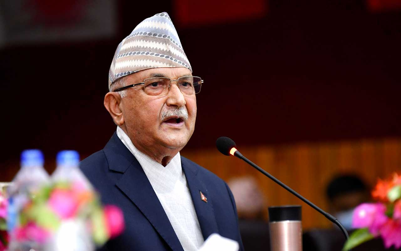 भीड हेरेर भाषण गर्छन् ओली