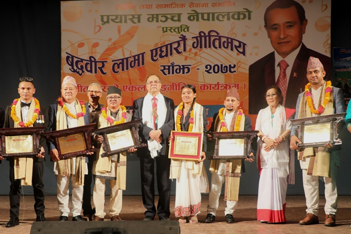 साग स्वर्णधारी सन्तोषी सम्मानित