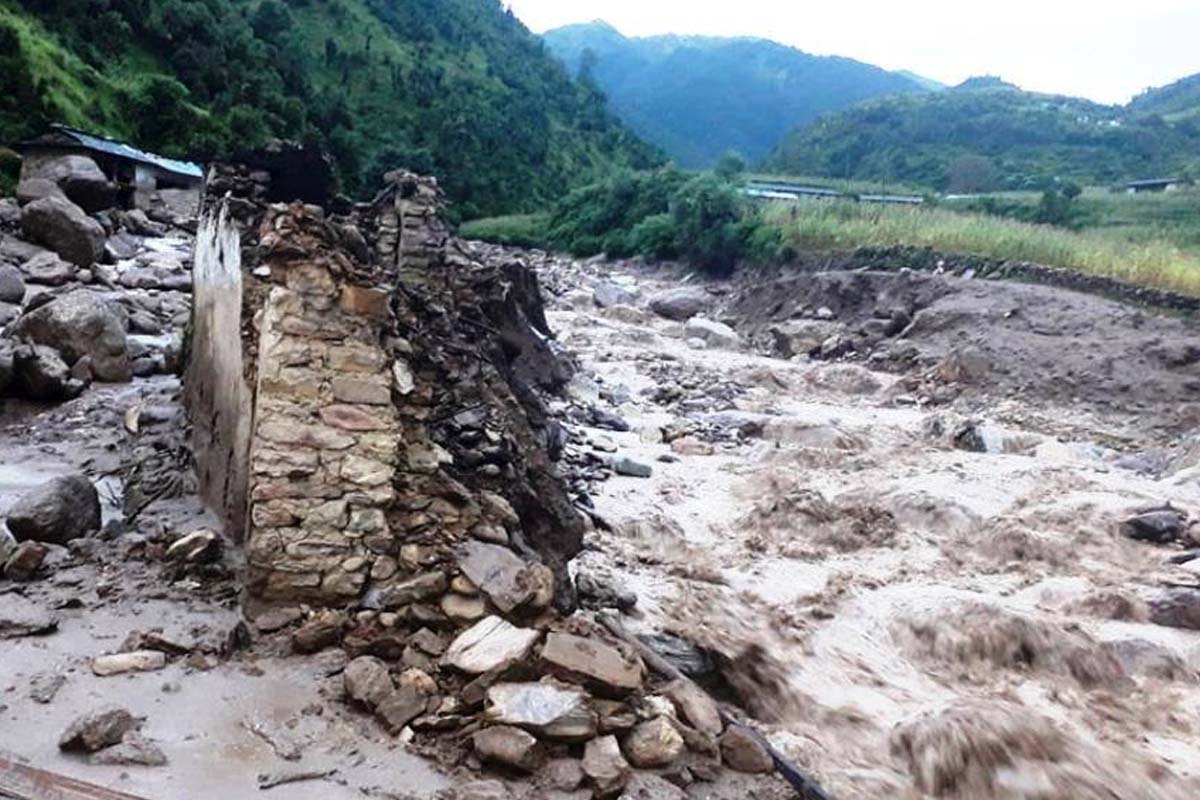 पहिराले दुई पटक थुनियो भुजीखोला, तटीय क्षेत्रका बस्ती जोखिममा