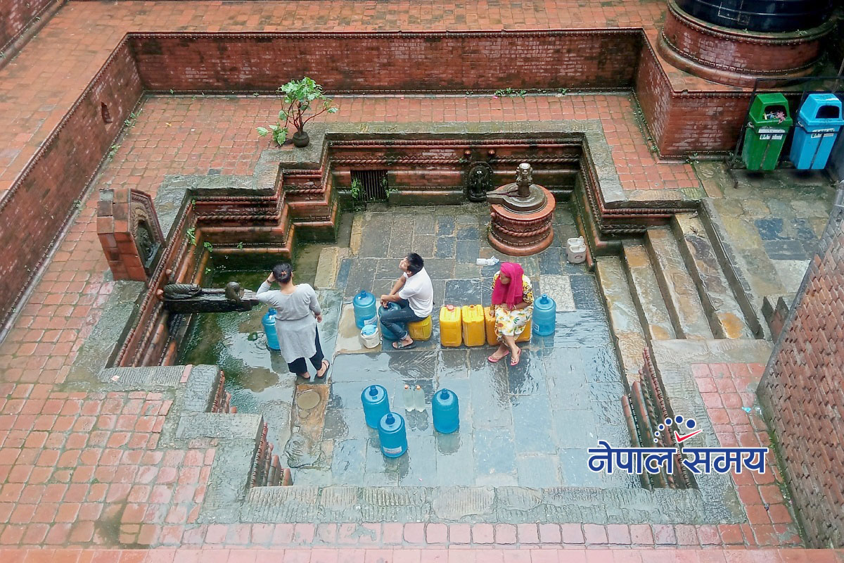ऐतिहासिक ढुंगेधाराको स्वरूप बर्खे धारामा बदलिँदै [तस्बिर कथा]