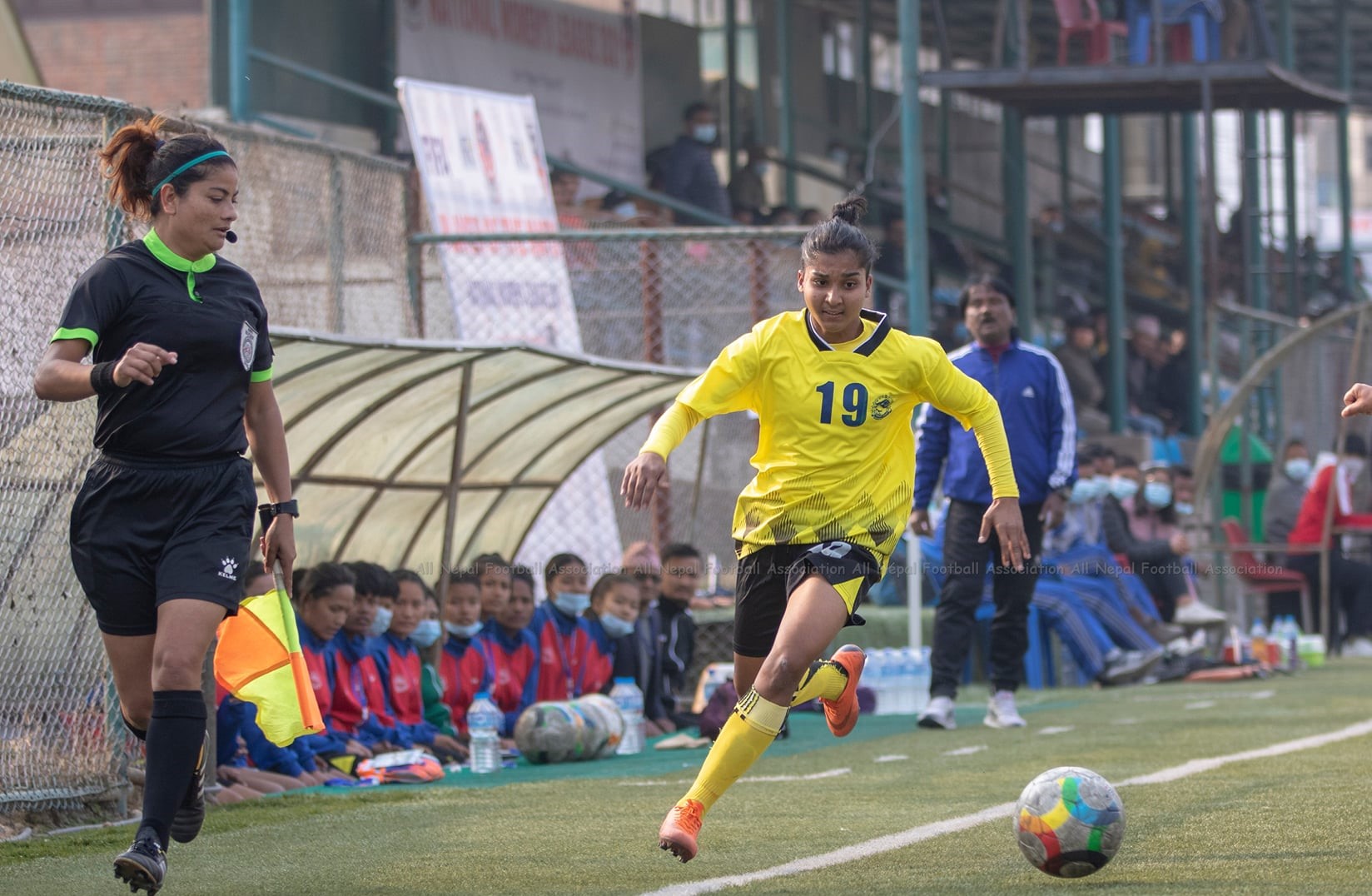 राष्ट्रिय टोलीको संघारमा बल नचाउँदै १५ वर्षीया कुसुम
