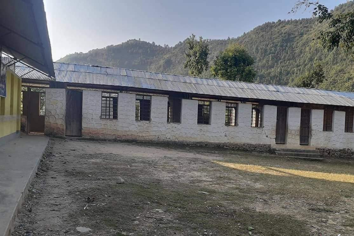 हुम्लामा दैनिक विद्यार्थी बिरामी हुँदा विद्यालय बन्द